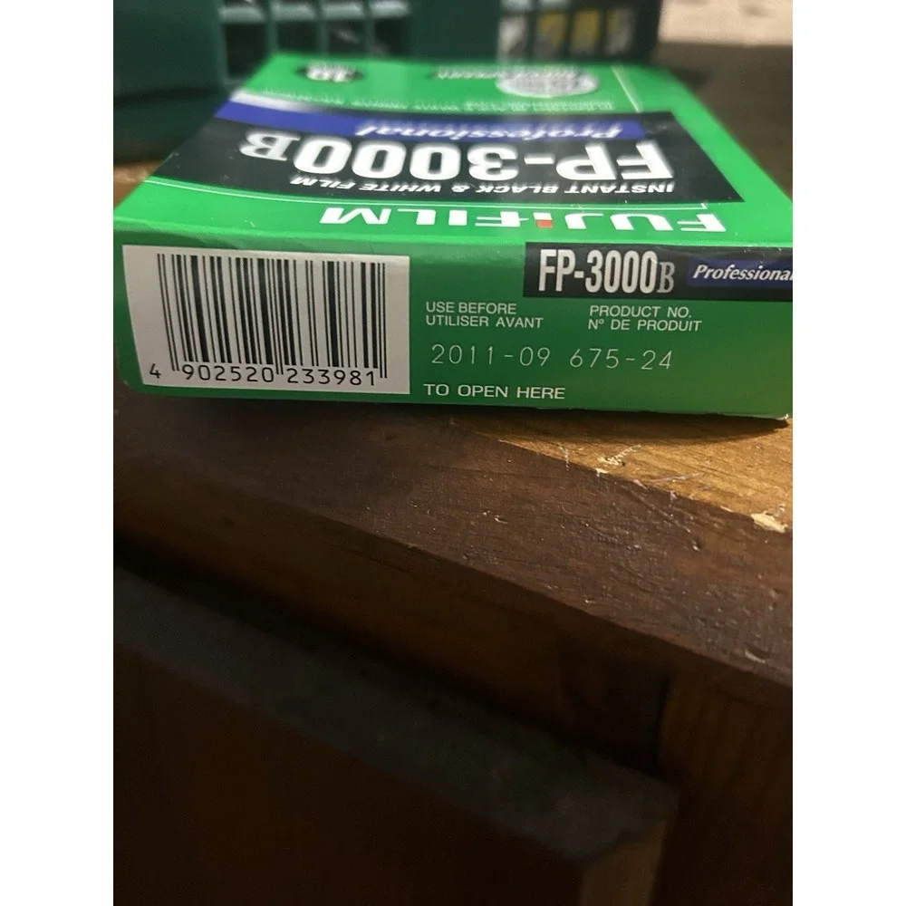 1x Fujifilm FP-3000B Professional Instant B&W Film - Exp 2011 - Dark Stored
